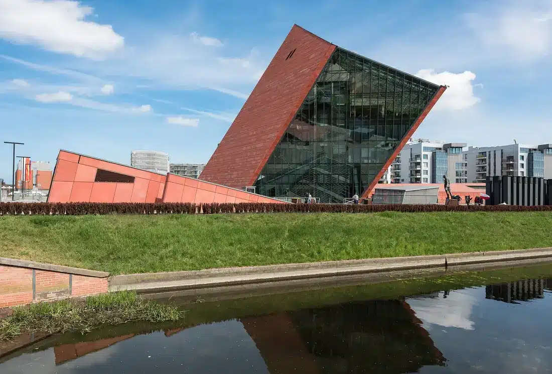 Muzeum druhé světové války v Gdaňsku, moderní budova s prosklenou fasádou