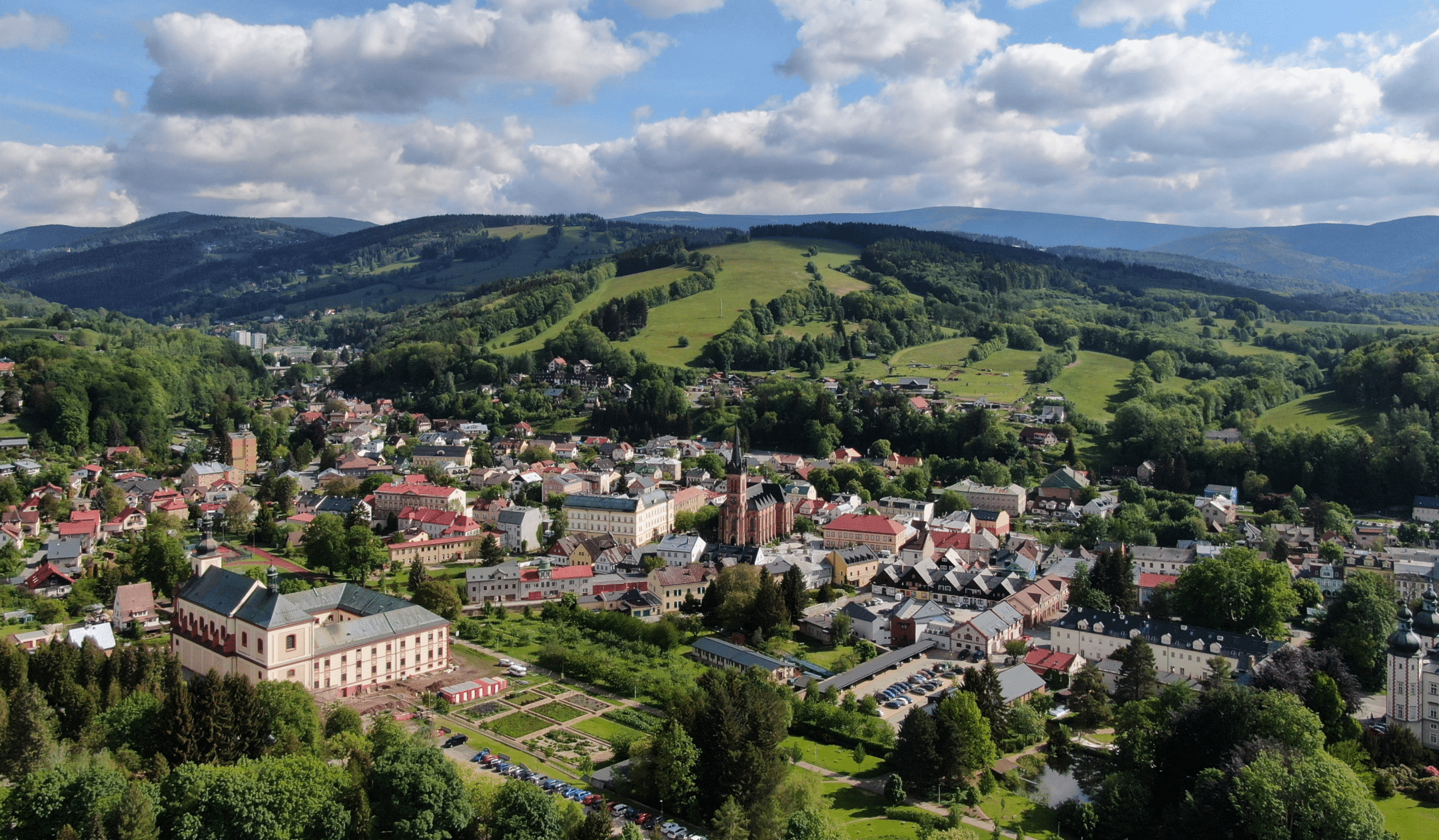Pohled na Vrchlabí z krkonoš
