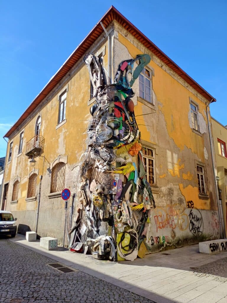 Porto legendární králík street art
