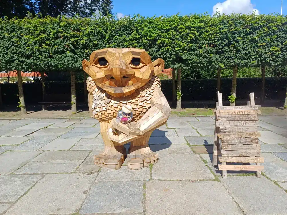 Dřevěný obří trol Thomase Damba v Dánsku