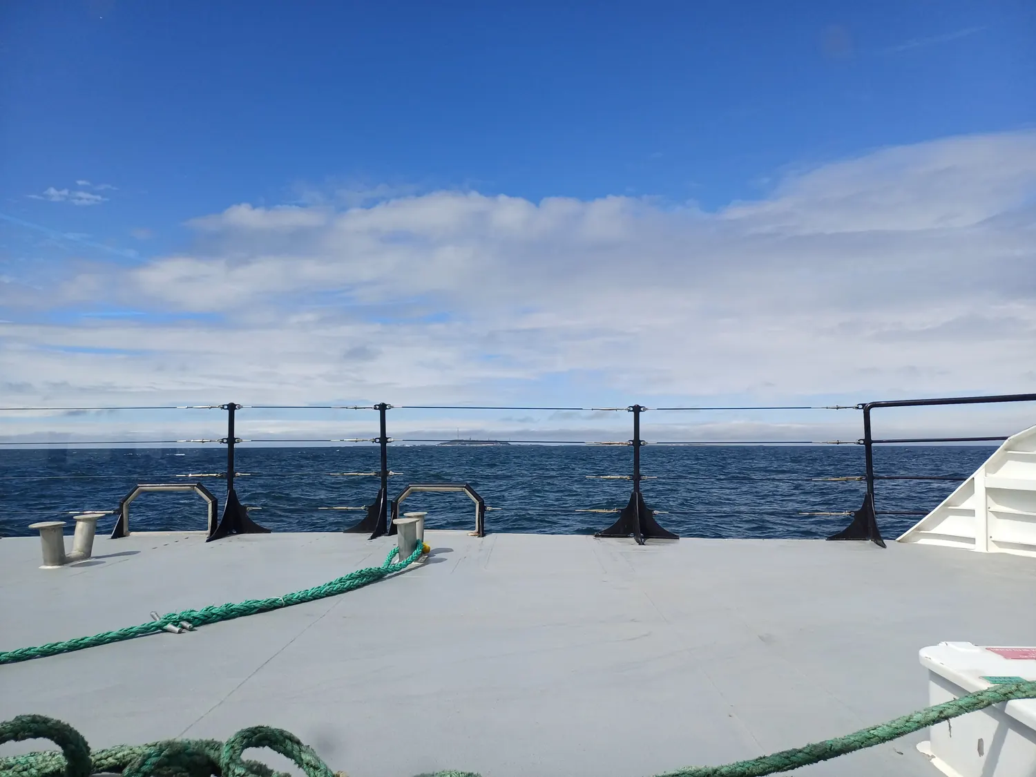 Paluba katamaránu během plavby na Helgoland po Severním moři