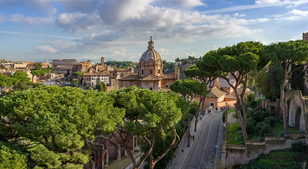 Pohled na Forum Romanum z Vittoriana v Římě