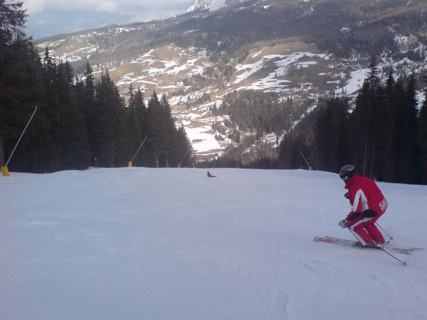 Lyžař na sjezdovce Gran Risa v Alta Badii