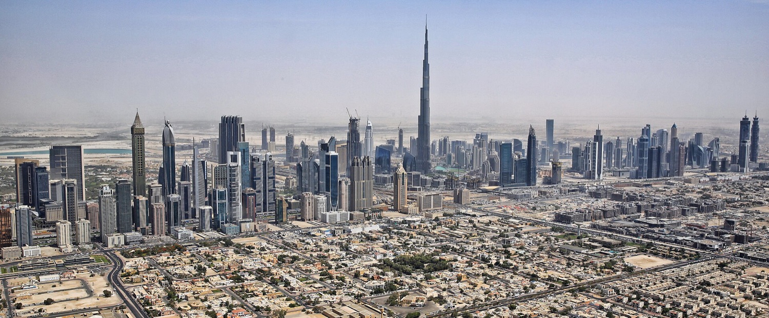 Mrakodrapy Dubaje s věží Burdž Chalífa z výšky
