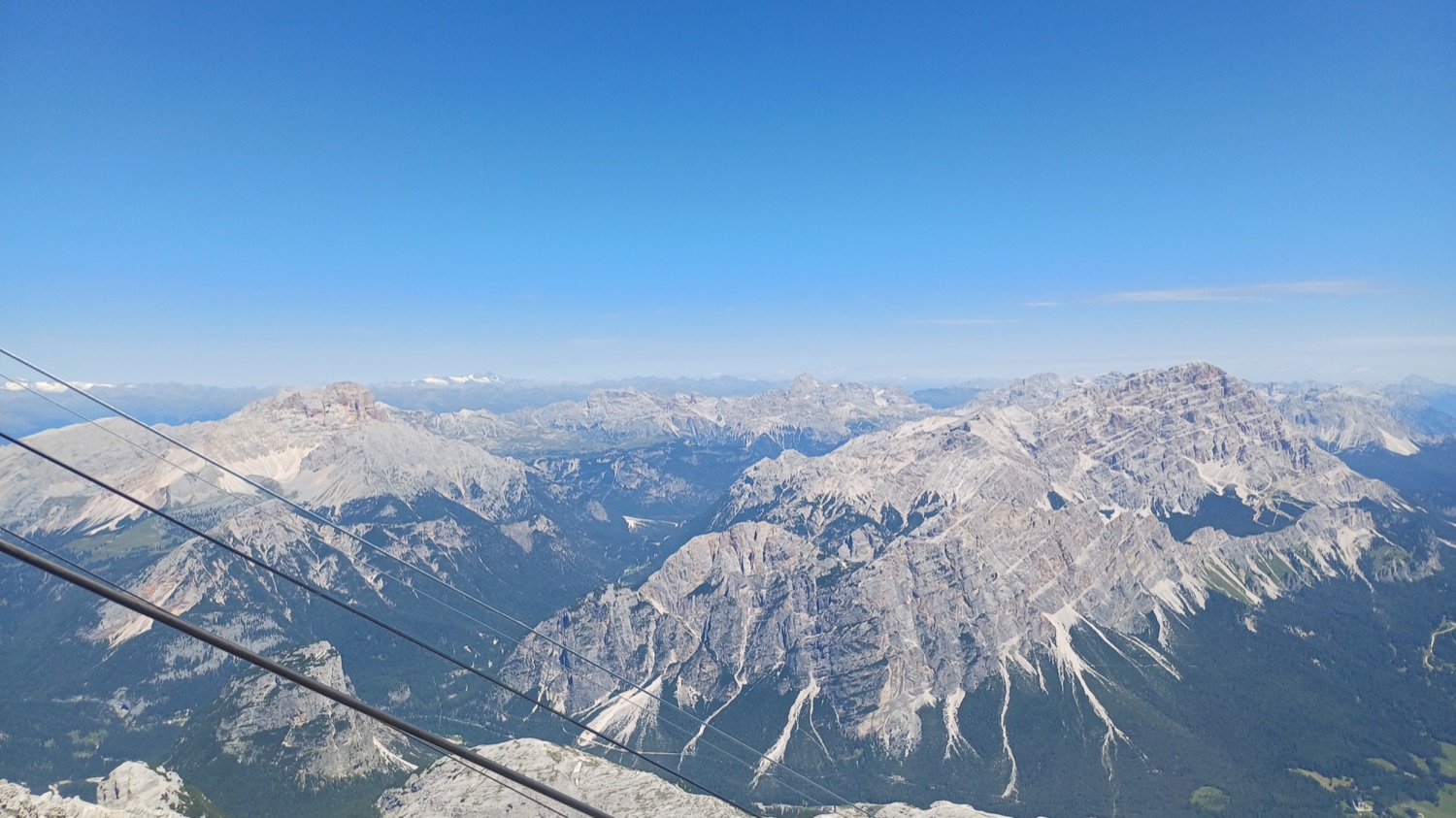 Lana lanovky Freccia nel Cielo nad údolím a dolomitské štíty