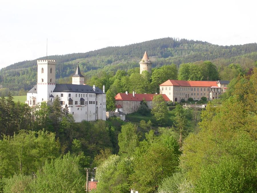 Hrad Rožmberk nad městečkem Rožmberk nad Vltavou