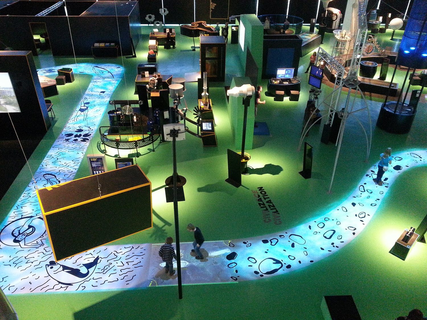 Interaktivní expozice science centra VIDA! v Brně při pohledu z patra